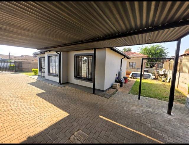 3 BEDROOM HOUSE FOR SALE IN THE ORCHARDS